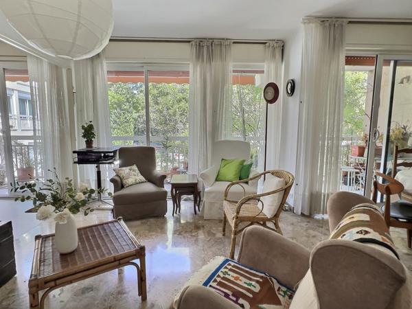 APPARTEMENT T4 AU CALME ABSOLU AVEC BALCON PROCHE CV HISTORIQUE