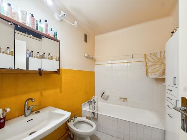 APPARTEMENT T4 AU CALME ABSOLU AVEC BALCON PROCHE CV HISTORIQUE