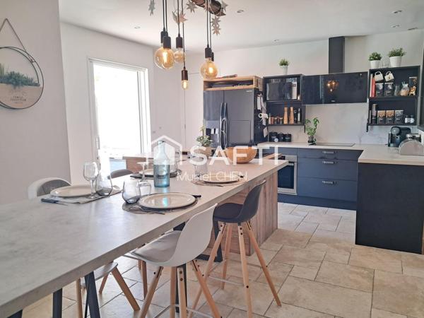 SAINT-GILLES : villa 5 pièces, piscine, dépendance