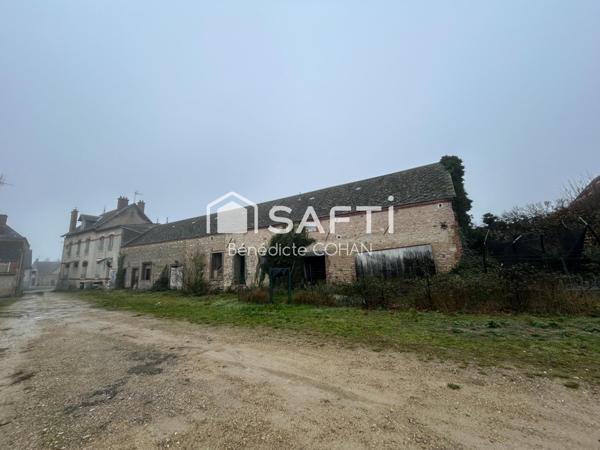 Ancienne maison bourgeoise à rénover d'environ 320 m2 avec 400 m2 de dépendance