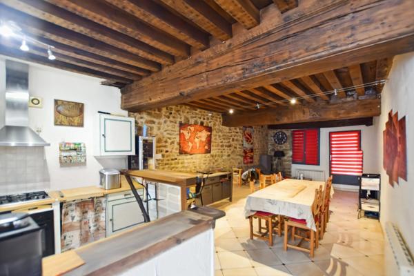 Maison à vendre à COUCHES avec une maison mitoyenne