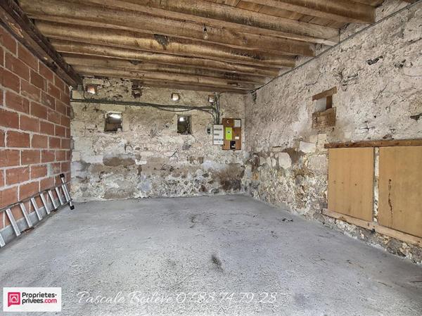 Longère en campagne avec 3,5 ha de terrain - VERNOIL LE FOURRIER (49390)