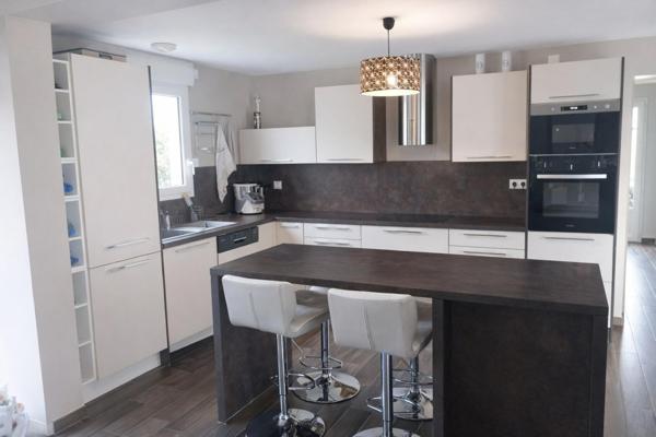 Maison ancienne rénovée avec goût – Centre-ville – 170 m² – 5 chambres – Terrain 654 m²