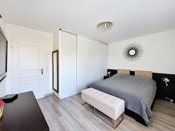 Maison située à Claye Souilly - construction 2017 - 4 chambres - jardin de 450 m2 - garage