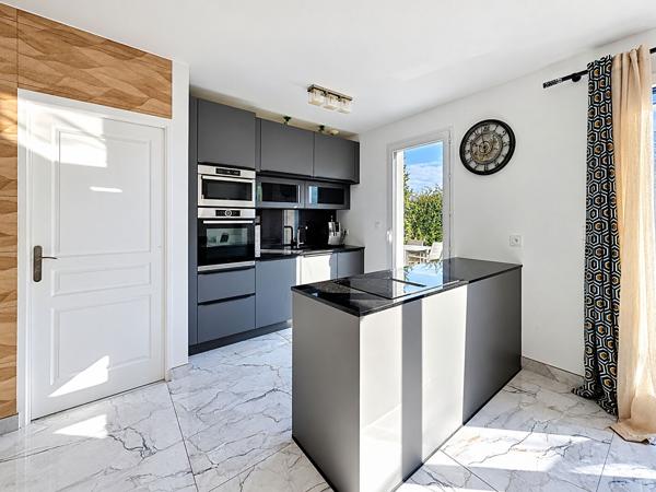 Maison située à Claye Souilly - construction 2017 - 4 chambres - jardin de 450 m2 - garage