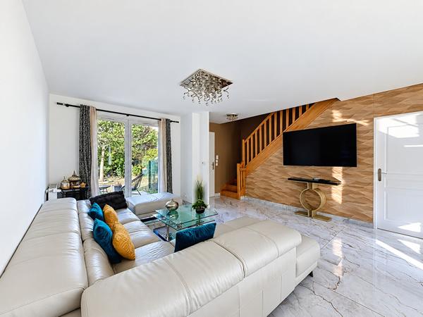 Maison située à Claye Souilly - construction 2017 - 4 chambres - jardin de 450 m2 - garage