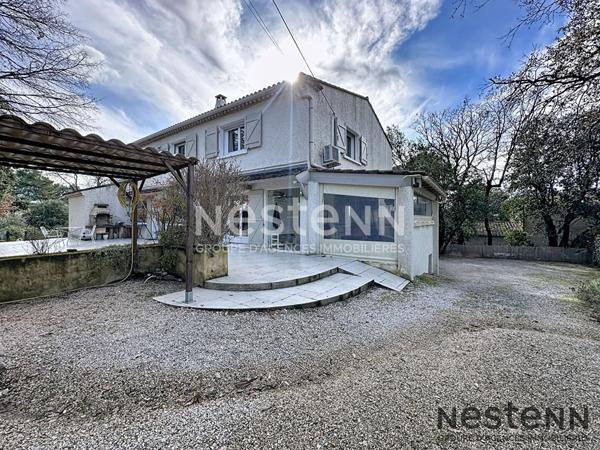 Villa T6 213 m2 avec piscine, pool house, grands volumes et sous-sol de 150 m² à Pourrières