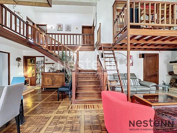 Villa T6 213 m2 avec piscine, pool house, grands volumes et sous-sol de 150 m² à Pourrières