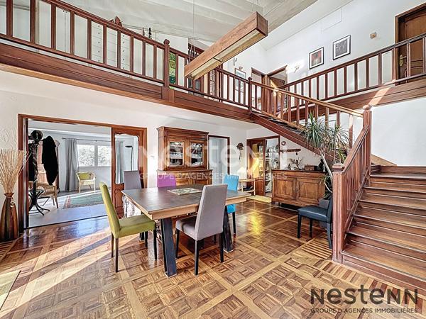 Villa T6 213 m2 avec piscine, pool house, grands volumes et sous-sol de 150 m² à Pourrières