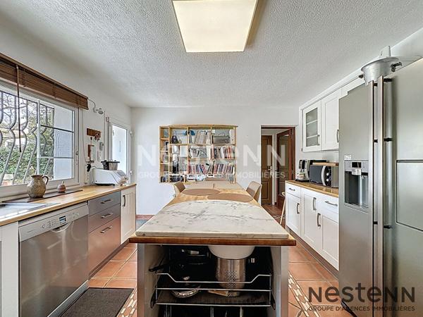 Villa T6 213 m2 avec piscine, pool house, grands volumes et sous-sol de 150 m² à Pourrières