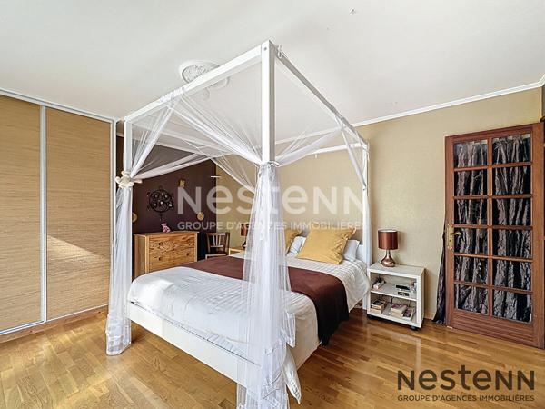 Villa T6 213 m2 avec piscine, pool house, grands volumes et sous-sol de 150 m² à Pourrières