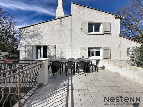 Villa T6 213 m2 avec piscine, pool house, grands volumes et sous-sol de 150 m² à Pourrières