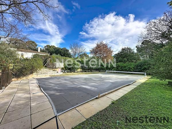 Villa T6 213 m2 avec piscine, pool house, grands volumes et sous-sol de 150 m² à Pourrières