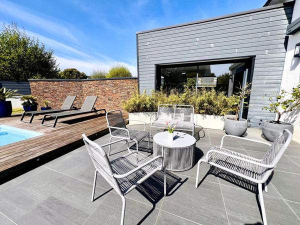 Belle contemporaine- piscine- 196 m2- 3 suites,1ch- Bureau