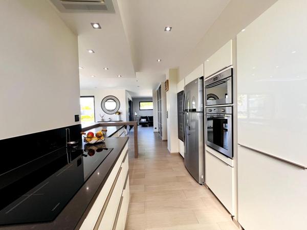 Belle contemporaine- piscine- 196 m2- 3 suites,1ch- Bureau