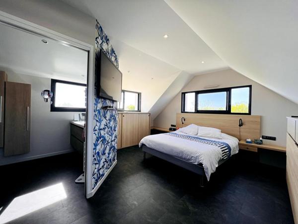 Belle contemporaine- piscine- 196 m2- 3 suites,1ch- Bureau