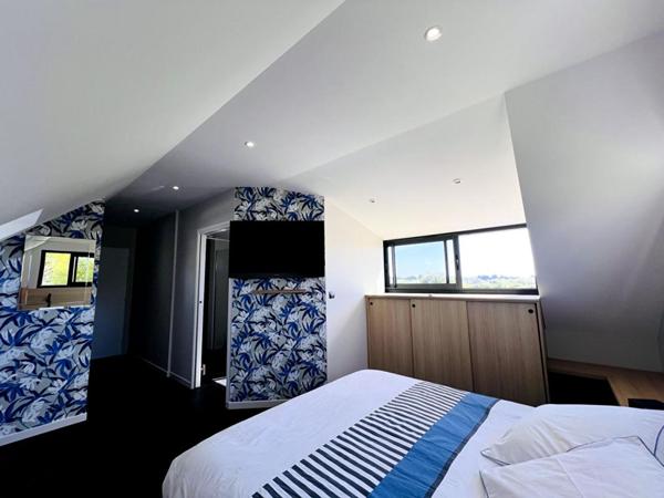 Belle contemporaine- piscine- 196 m2- 3 suites,1ch- Bureau