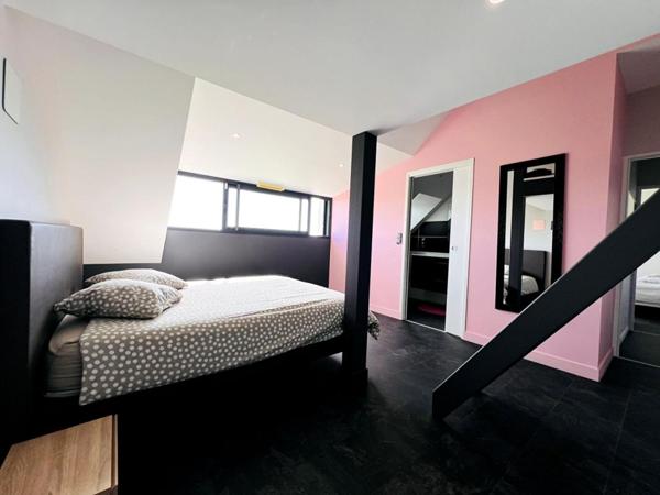 Belle contemporaine- piscine- 196 m2- 3 suites,1ch- Bureau