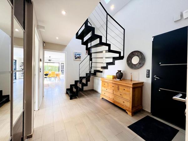 Belle contemporaine- piscine- 196 m2- 3 suites,1ch- Bureau