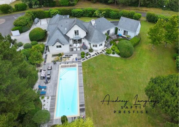 Villa d' architecte avec piscine sur le golf