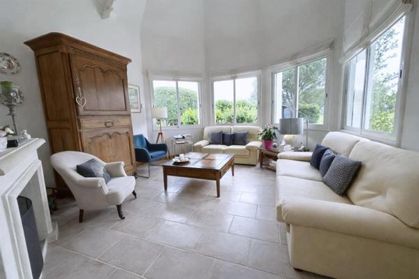 Villa d' architecte avec piscine sur le golf