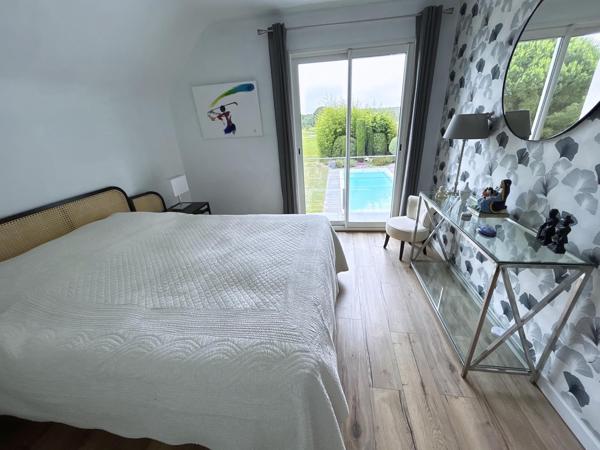 Villa d' architecte avec piscine sur le golf