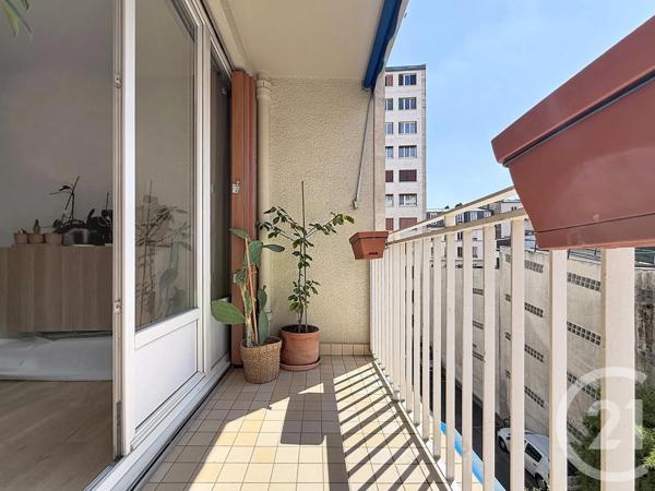 Appartement F3 à vendre  3 pièces - 54,82 m 2   PARIS  - 75020