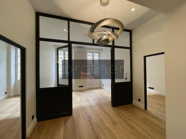 Bureau de 334 m² à louer à Bordeaux Centre