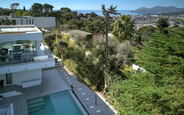 Maison à vendre    6 pièces • 257,80 m2 Le Cannet