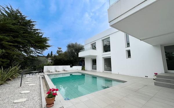 Maison à vendre    6 pièces • 257,80 m2 Le Cannet