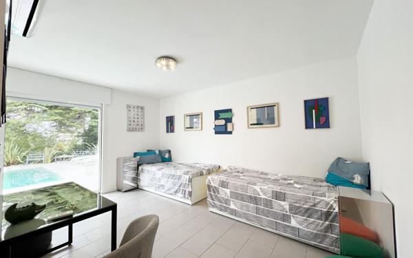 Maison à vendre    6 pièces • 257,80 m2 Le Cannet