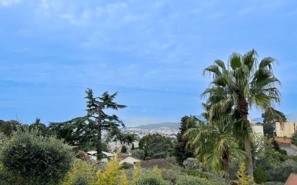 Maison à vendre    6 pièces • 257,80 m2 Le Cannet