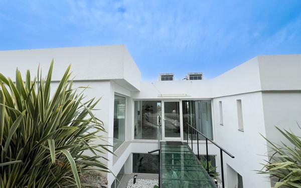 Maison à vendre    6 pièces • 257,80 m2 Le Cannet