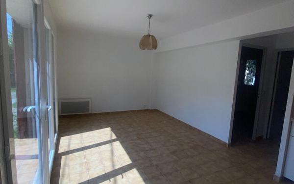 Appartement à louer    2 pièces •  Mallemort