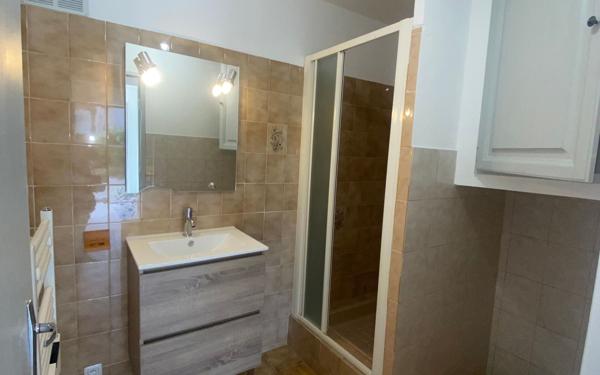 Appartement à louer    2 pièces •  Mallemort