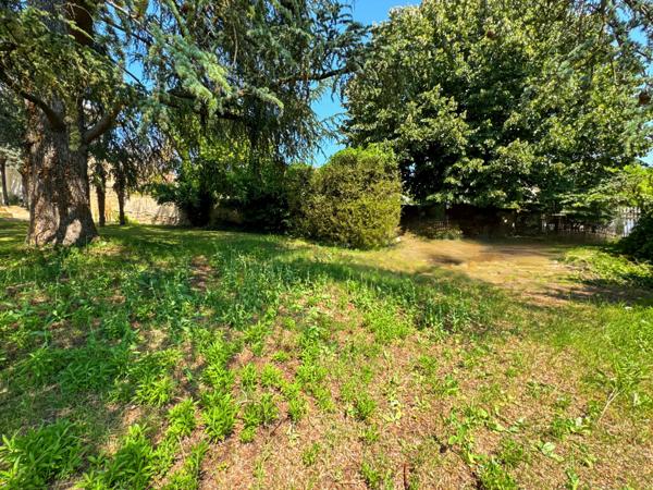 Trévoux (01600) Terrain à bâtir en hyper centre de Trévoux – Bien rare à la vente