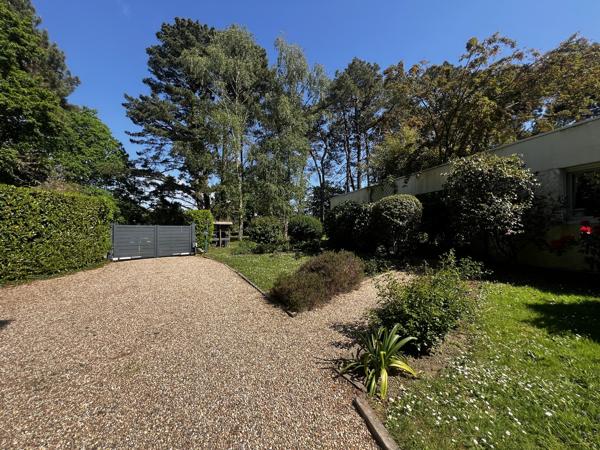 Ploemeur – L’Improbable & Qualitative Maison d’Architecte Plain-Pied (215m²) Sur Parc Arboré de 8000m²
