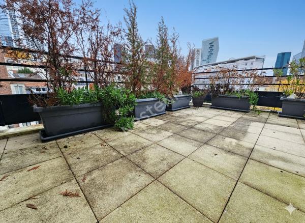 Puteaux Mairie : Appartement de Standing de 3 pièces avec 2 terrasses, cave et Parking