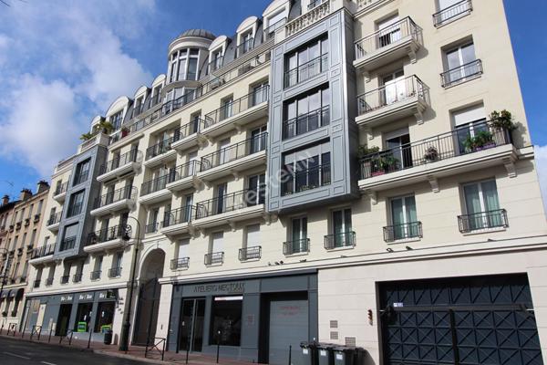 Puteaux Mairie : Appartement de Standing de 3 pièces avec 2 terrasses, cave et Parking
