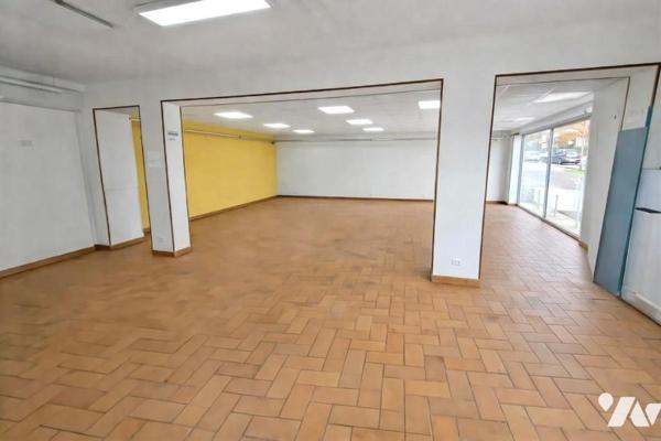A VENDRE LOCAL COMMERCIAL CONDE-EN-NORMANDIE