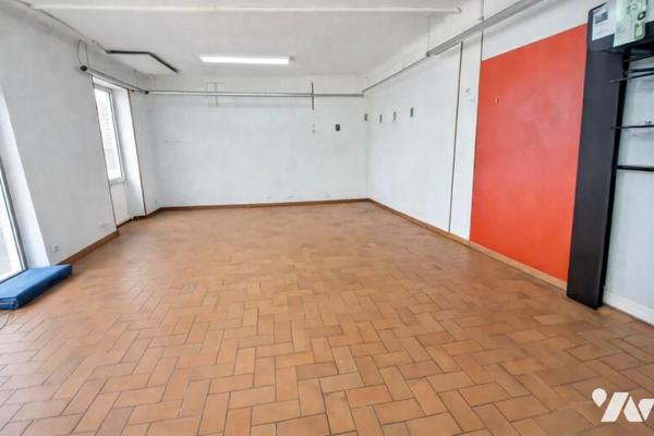 A VENDRE LOCAL COMMERCIAL CONDE-EN-NORMANDIE