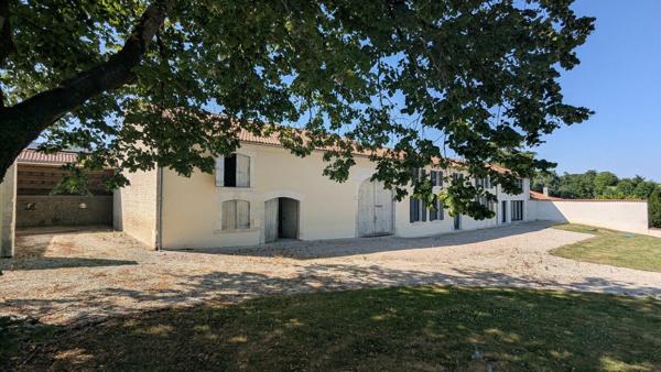 Sud Est Barbezieux Longère rénovée