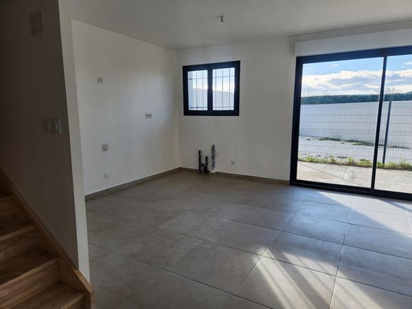 EXCLUSIVITE A MORIERES VEDENE - APPARTEMENT A VENDRE DE 94 M² AVEC TERRASSE JARDIN PARKING SANS CHARGES