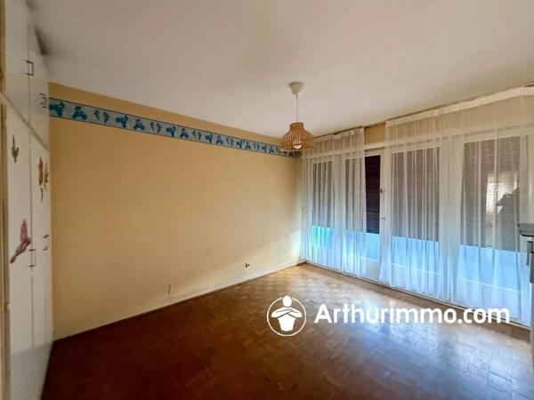 Vente                                                      Appartement
                        
                     3 pièces                      65 m2                     à Belfort