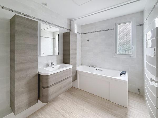 À vendre - Maison individuelle, 6 pièces située à SAINT AVERTIN (37550)