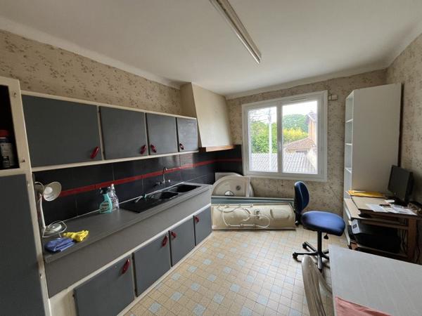 Maison à vendre 145 800 € Saint-Jean-d'Angély 6 p 144 m² DPE G