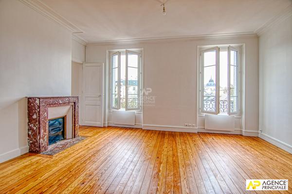 Versailles Notre-Dame Les Prés Appartement 3 pièces 69 m² situé au 3éme étage avec cave €670 000 ** - Référence 27680