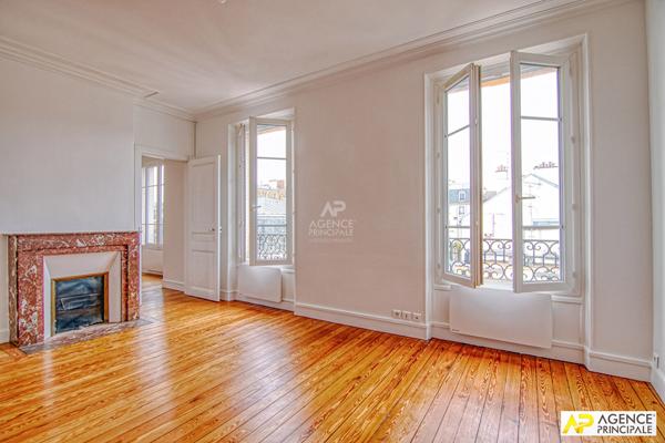 Versailles Notre-Dame Les Prés Appartement 3 pièces 69 m² situé au 3éme étage avec cave €670 000 ** - Référence 27680