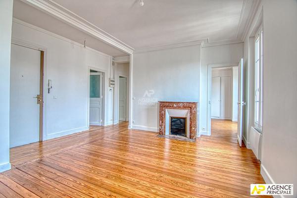 Versailles Notre-Dame Les Prés Appartement 3 pièces 69 m² situé au 3éme étage avec cave €670 000 ** - Référence 27680