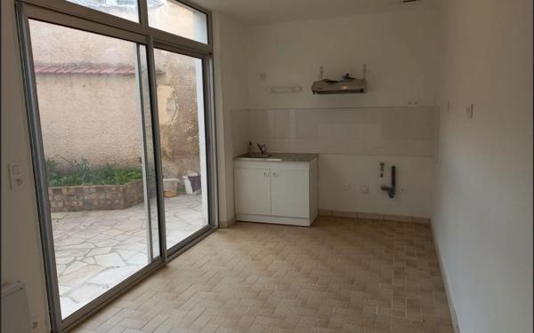 Maison à louer    3 pièces •  La Fère